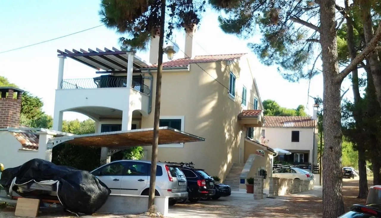 Apartment Verunic 8103A Veli Rat Croatia