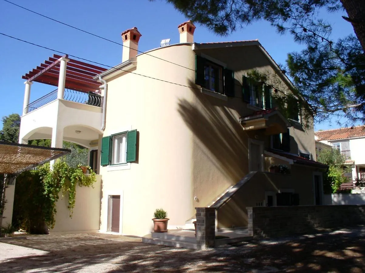 Apartment Verunic 8103A Veli Rat 0*,  Croatia