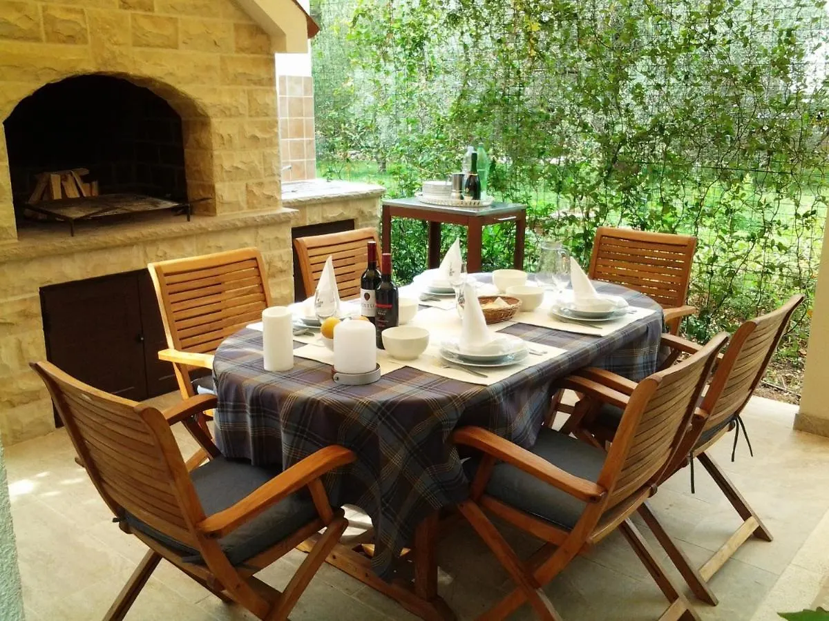 Apartment Verunic 8103A Veli Rat