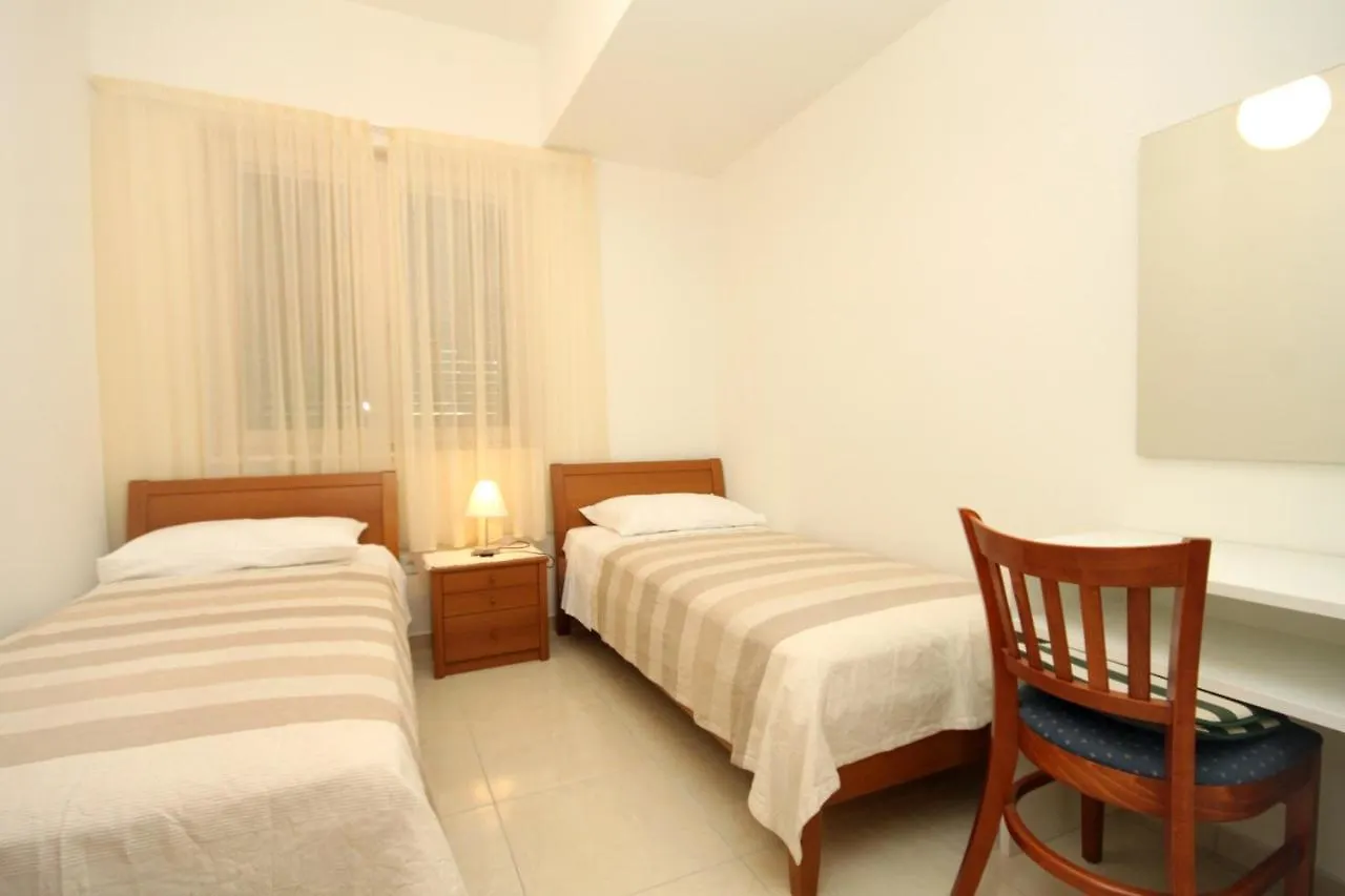 Apartment Verunic 8103A Veli Rat Croatia