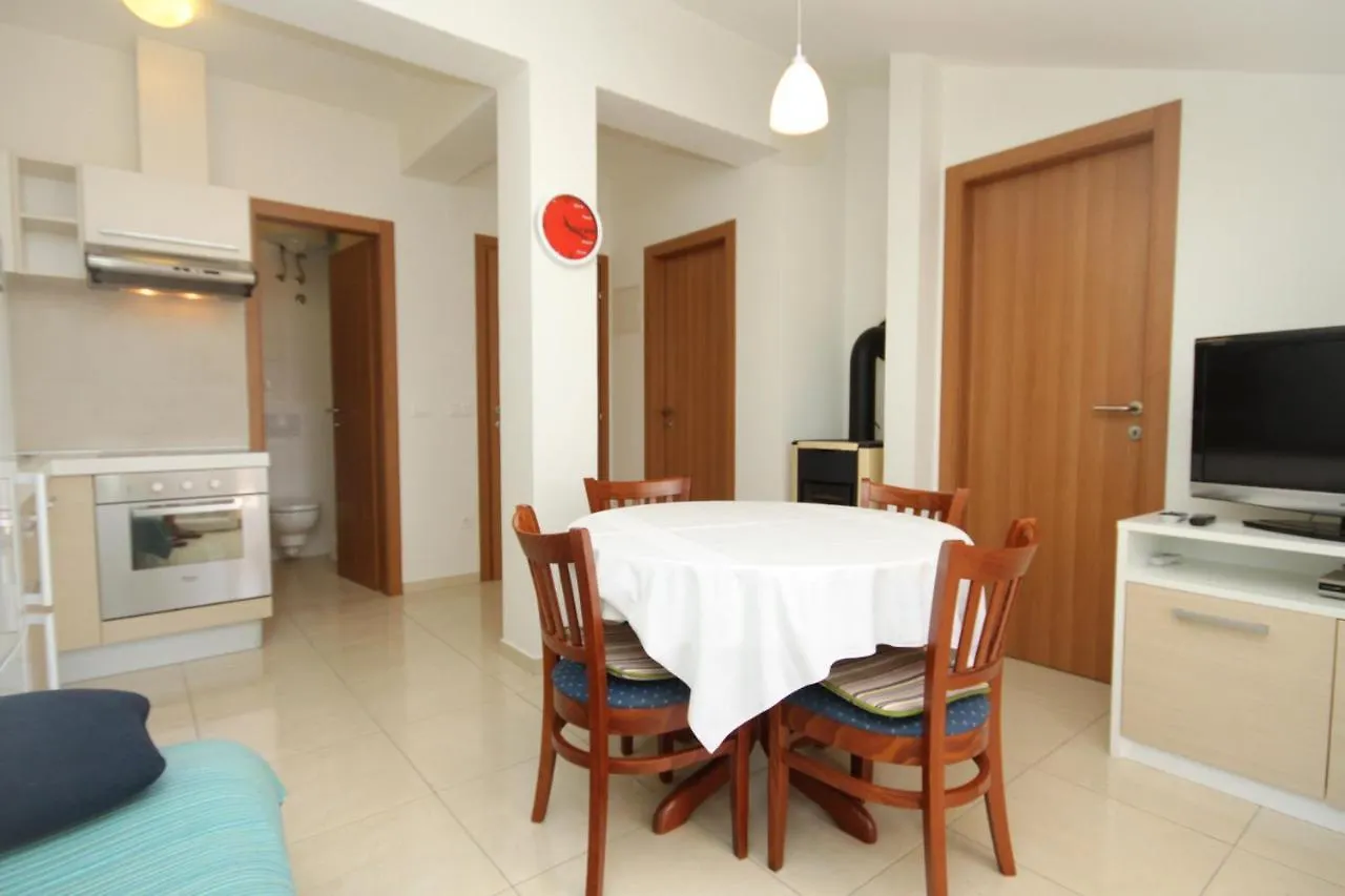 Apartment Verunic 8103A Veli Rat