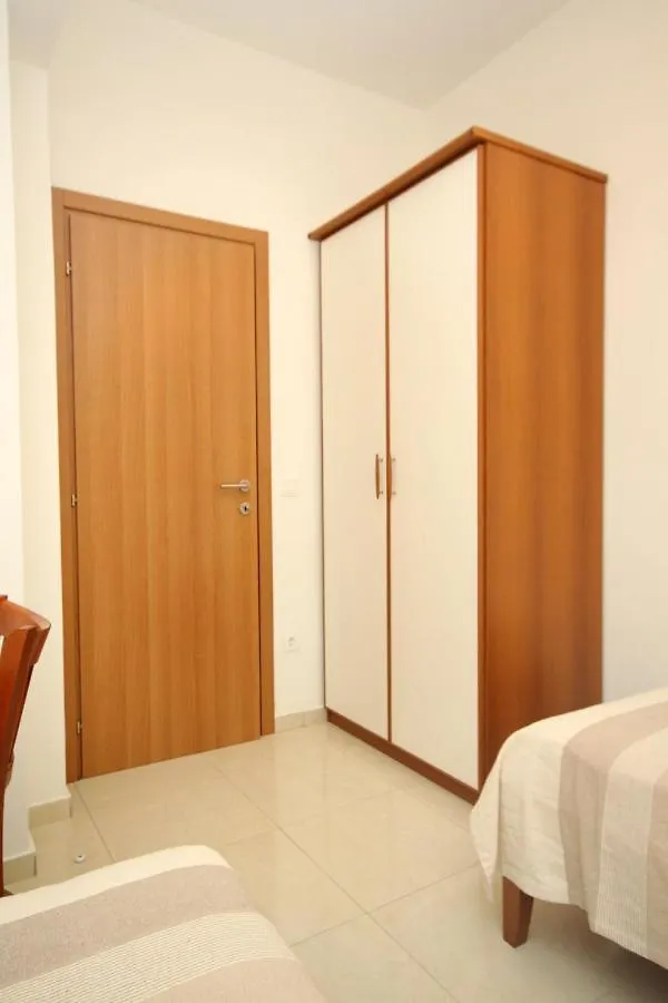 Apartment Verunic 8103A Veli Rat