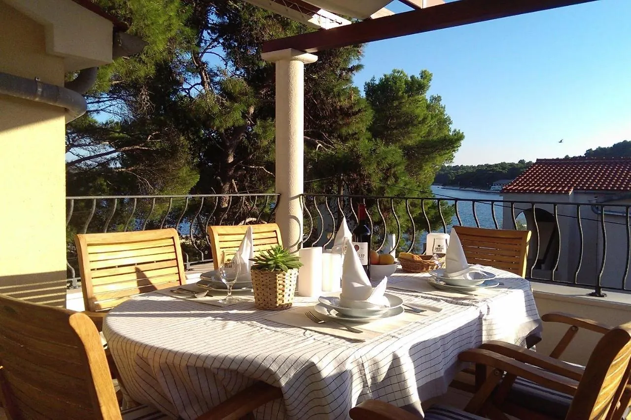 Apartment Verunic 8103A Veli Rat