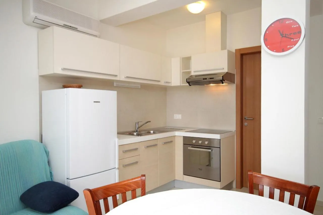 Apartment Verunic 8103A فيلي رات 0*,  كرواتيا